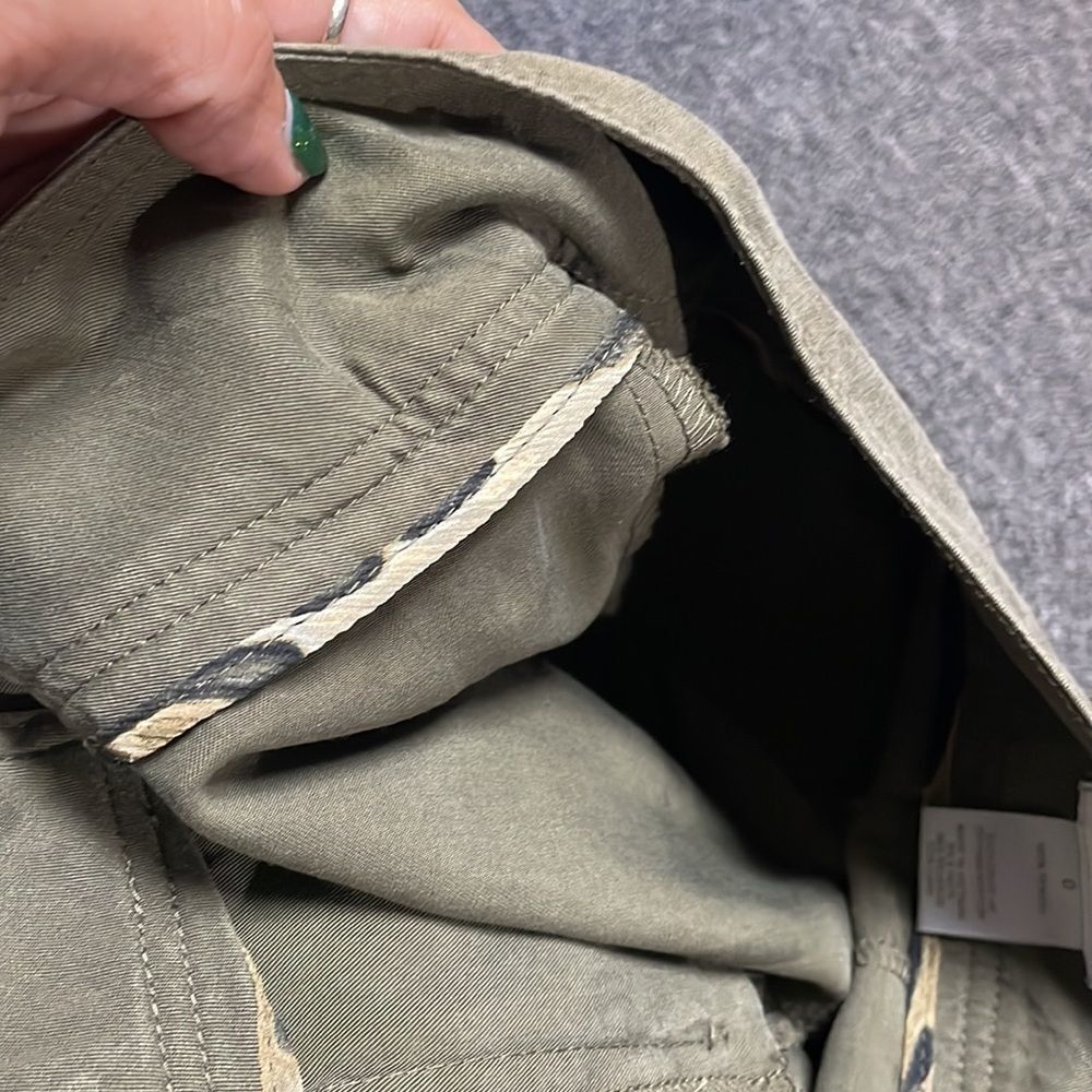Cache khaki soft silk like shorts - Picture 10 of 10